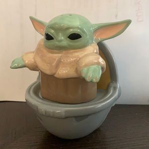 Baby yoda salt & pepper shaker